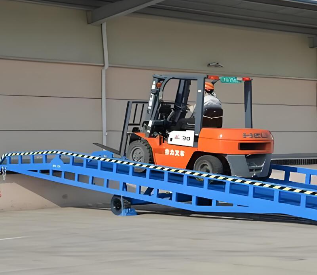 林口移动式卸货平台（叉车用）